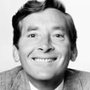 Kenneth Williams als Doctor Kenneth Tinkle