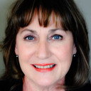 Diane Dearsan als Restaurant Patron