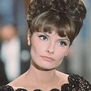 Suzanne Lloyd als Lucinda
