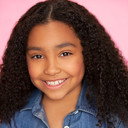 Ayla Rae Neal als Ava / Queen Bee