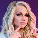 Courtney Act als Courtney Act - Host