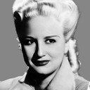 Irene D'Astrea als Dueña de la posada