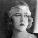 Maude Wayne als Beth