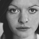 Laura Pletzer als Agnes Bader