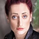 Lauren Socha als Kelly Bailey