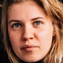 Tessa Hoder als Frida