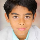 Rayaan Kamal Khan als Theo (voice)