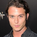 Chase Ryan Jeffery als Campus Guy