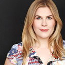 Katie Cofield als Val
