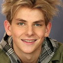 Tanner Orcut als Liam