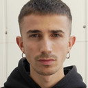 Eric Meneses als Pol
