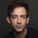 Kevin McHale als Artie Abrams