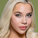 Elizabeth Stenmoen als Wedding Guest
