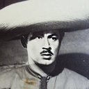 Roberto G. Rivera als Dr. Kur