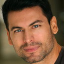 T.J. Hoban als Male Hologram