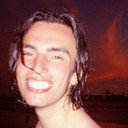 Benjamin Lazzaro als Alien 2