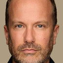 Mark Healy als Dans le Noir Maître D'