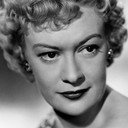 Eleanor Summerfield als May Baker, Anchor Hotel