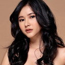 Adinda Azani als Sitha