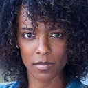 Leslie Silva als Process Server