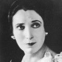 Aileen Manning als Mary Heaton