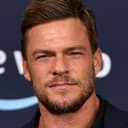 Alan Ritchson als Agent Carver