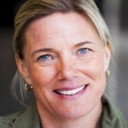 Charlotta Sewerinson als Interviewer