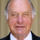 Geoffrey Palmer als Stanley Baldwin