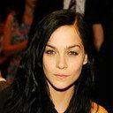 Leigh Lezark als Young Woman