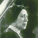 Cosette Lee als Apple Lady