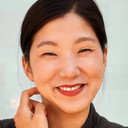 Joy Maria Bai als Dr. Sabine Yao