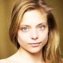 Lizzie Brocheré als Gisèle / Margot's girlfriend