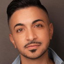 Samy Nour Younes als Julie The Secretary