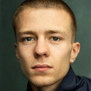 Ruaridh Mollica als Rose Attacker 2