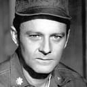 Larry Linville als Dr. Jewell