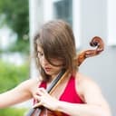 Elena Korableva als Clancy Cello Double