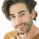 Kodi Baker als Uriel