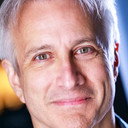 Bronson Pinchot als Serge