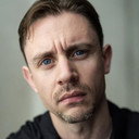 Tom Lewin als Hunter