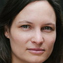 Chloe Schwank als Omnia