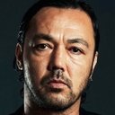 Engin Benli als Doktor