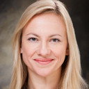 Abi Mcloughlin als British News Anchor