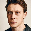 George MacKay als Nathan Hill