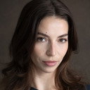 Eli-Bella Wood als The Woman