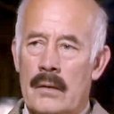 John Abineri als Doctor Jodel