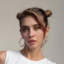 Angela Nikolau als Self