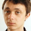 Enzo Pernet als Young man playing video games