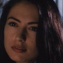 Stephanie Ann Smith als Sarah Sands