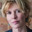 Julia Davis als Narrator