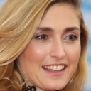 Julie Gayet als Martha